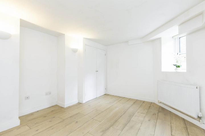 			2 Bedroom, 1 bath, 1 reception Flat			 Fairhazel Gardens, South Hampstead